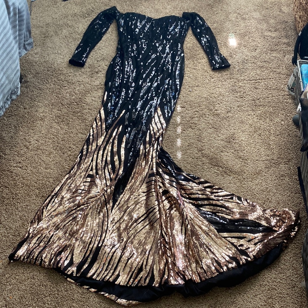 Gown | NWT Gorgeous Sequin Ball Gown w/ Tail - Picture 5 of 11